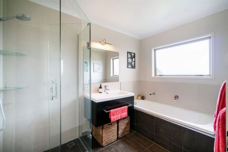 Photo of property in 636d East Coast Road, Pinehill, Auckland, 0630