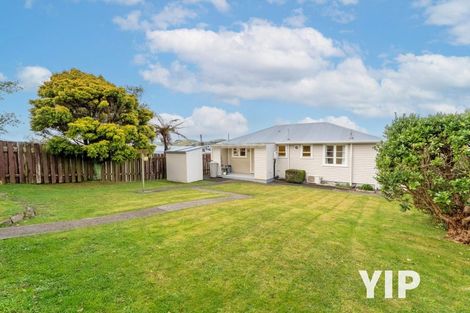 Photo of property in 62 Ruskin Road, Newlands, Wellington, 6037