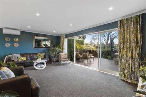 Photo of property in 5 La Perouse Street, Botany Downs, Auckland, 2010