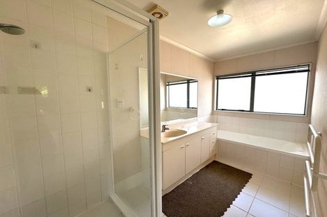 Photo of property in 114 Buscomb Avenue, Henderson, Auckland, 0610