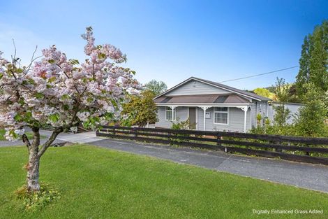 Photo of property in 8 Paraekaretu Street, Hunterville, 4730