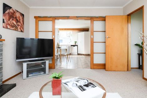Photo of property in 25 Ruamahanga Crescent, Terrace End, Palmerston North, 4410
