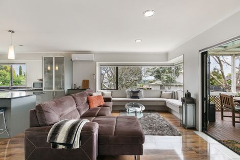 Photo of property in 1/47 Knights Road, Rothesay Bay, Auckland, 0630