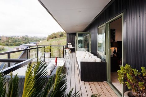 Photo of property in 121 Cashmere Drive, Fitzherbert, Palmerston North, 4410