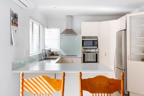 Photo of property in 4 Beach Grove, Omokoroa, 3114