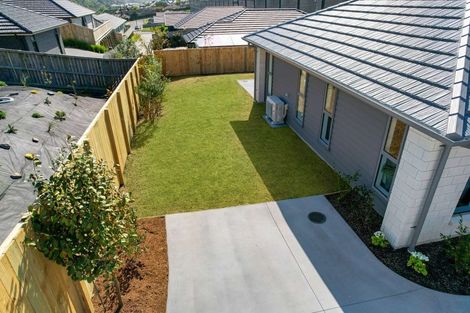 Photo of property in 18 Sam Heywood Place, Pyes Pa, Tauranga, 3112