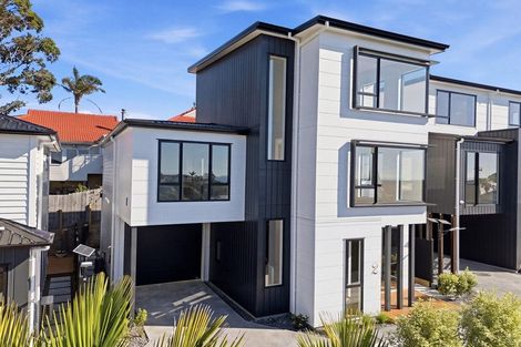 Photo of property in 2/8 Park Rise, Campbells Bay, Auckland, 0630