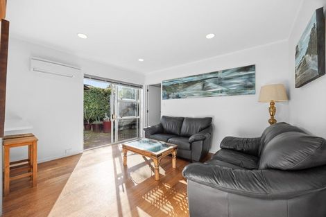 Photo of property in 15 Glucina Avenue, West Harbour, Auckland, 0618