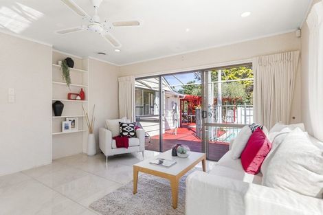 Photo of property in 203 Chelsea View Drive, Chatswood, Auckland, 0626