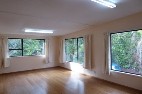 Photo of property in 48 Blue Mountains Road, Pinehaven, Upper Hutt, 5019