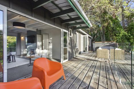 Photo of property in 8 Arapito Road, Titirangi, Auckland, 0604