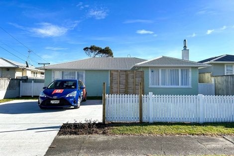 Photo of property in 5 Raupo Street, Castlecliff, Whanganui, 4501