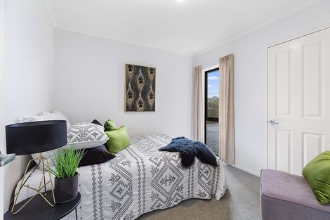 Photo of property in 52 Miles Crescent, Newlands, Wellington, 6037