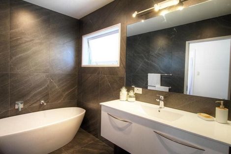 Photo of property in 4 Chatswood Grove, Chatswood, Auckland, 0626