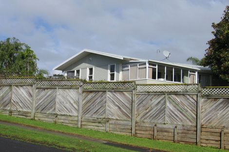 Photo of property in 18 Robbies Road, Shelly Park, Auckland, 2014