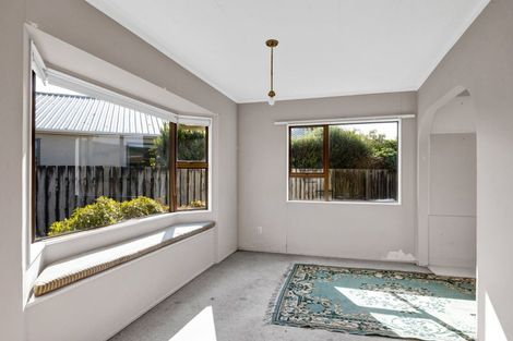 Photo of property in 27 Tiverton Crescent, Whalers Gate, New Plymouth, 4310