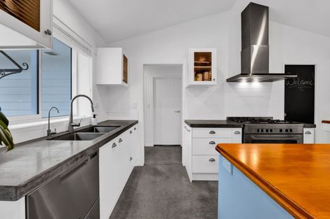 Photo of property in 2 Mercade Close, Stratford, 4332