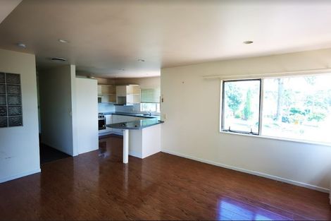 Photo of property in 8 Mandeville Place, Unsworth Heights, Auckland, 0632