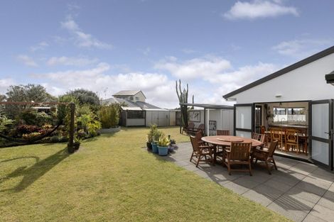 Photo of property in 76 Dalton Drive, Papamoa Beach, Papamoa, 3118