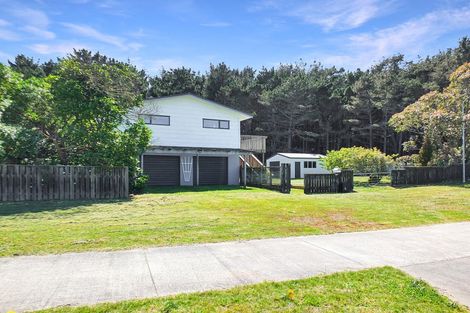 Photo of property in 25 Cousins Avenue East, Foxton Beach, Foxton, 4815