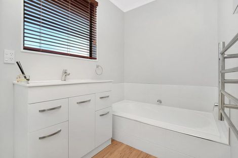 Photo of property in 40 Solomon Street, Brookfield, Tauranga, 3110