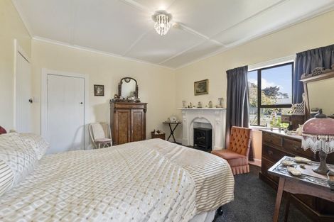 Photo of property in 17 Graham Street, Eltham, 4322