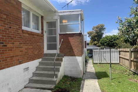 Photo of property in 2/27 Holland Road, Hillcrest, Auckland, 0627