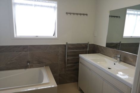 Photo of property in 73 Triangle Road, Massey, Auckland, 0614