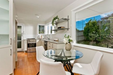 Photo of property in 1/962 East Coast Road, Northcross, Auckland, 0632