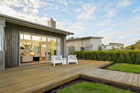 Photo of property in 39 Paraoa Crescent, Omaha, 0986