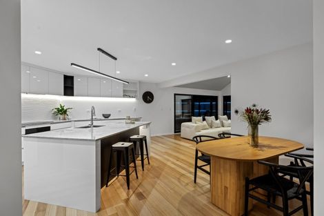 Photo of property in 25 Longfellow Parade, Glen Eden, Auckland, 0604