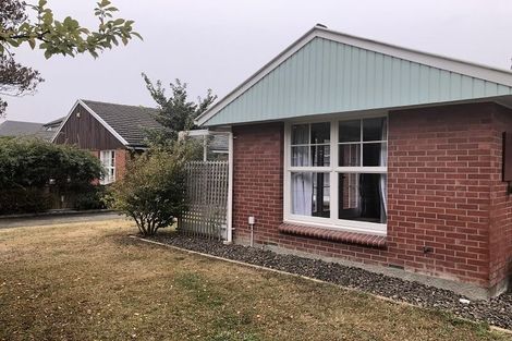 Photo of property in 2/26 Hampton Place, Burnside, Christchurch, 8053