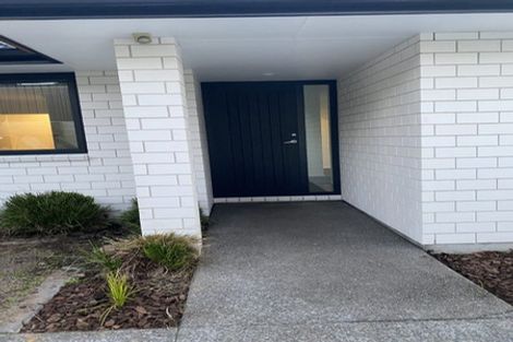 Photo of property in 8 Albatross Lane, Welcome Bay, Tauranga, 3112