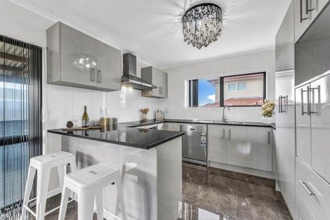 Photo of property in 12 Ranfurly Road, Papatoetoe, Auckland, 2104