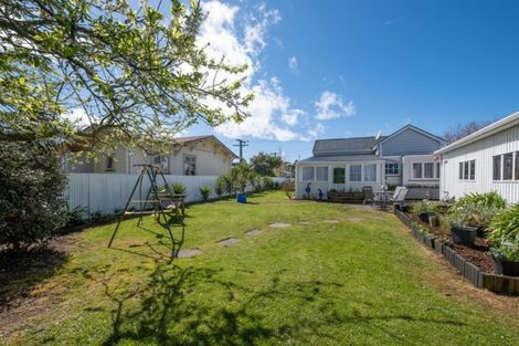 Photo of property in 3 Preston Street, Eltham, 4322