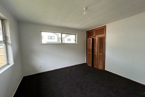 Photo of property in 77 Chilcott Road, Henderson, Auckland, 0612