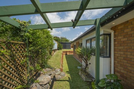 Photo of property in 14 Meadowviews Drive, Welcome Bay, Tauranga, 3112