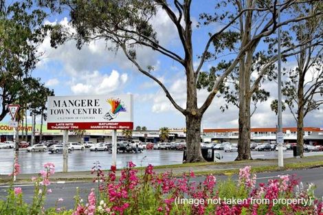 Photo of property in 49 Convair Crescent, Mangere, Auckland, 2022