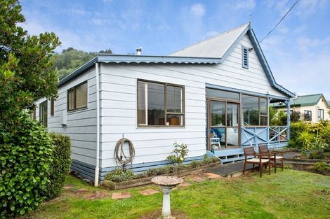 Photo of property in 168 Waikawa Road, Picton, 7220