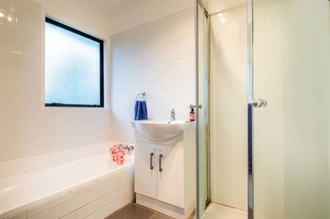 Photo of property in 8 Luxor Place, Massey, Auckland, 0614