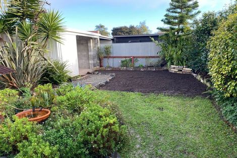 Photo of property in 2 Rutland Place, Milson, Palmerston North, 4414