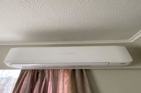 Photo of property in 10 Kaweka Street, New Lynn, Auckland, 0600