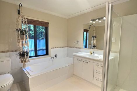 Photo of property in 9 Bassett Place, Taradale, Napier, 4112