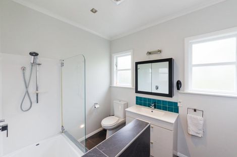 Photo of property in 68 Pahiatua Street, Hokowhitu, Palmerston North, 4410