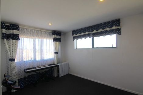 Photo of property in 69 Kirikiri Drive, Papakura, 2110