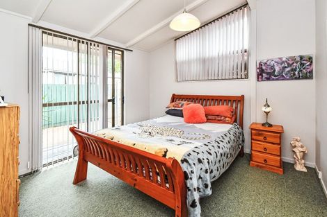 Photo of property in 26 Oakmont Place, Wattle Downs, Auckland, 2103