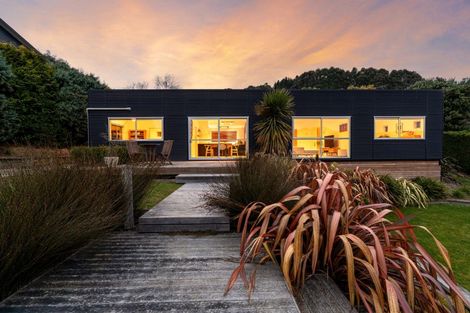 Photo of property in 35 Waikana Street, Broad Bay, Dunedin, 9014