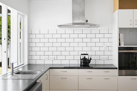 Photo of property in 18 Richmond Street, Cambridge, 3434