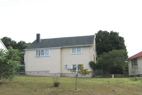 Photo of property in 20 Clairville Crescent, Wai O Taiki Bay, Auckland, 1072