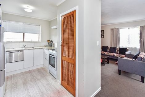 Photo of property in 2/13 Everglade Drive, Goodwood Heights, Auckland, 2105